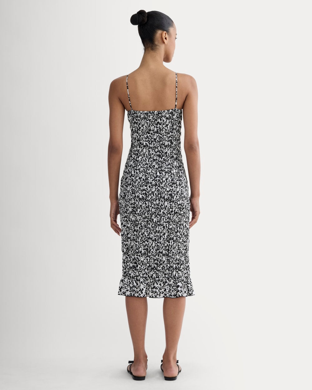 Everlane Smocked Column Dress In Bone/Black Floral, Size XS, Viscose Everlane Smocked Column Dress In Bone/Black Floral, Size XS, Viscose