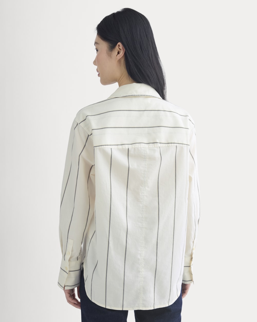 womens-everyday-shirt-in-silky-cotton-gardenia-meteorite