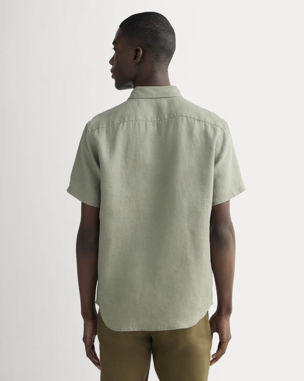 The Classic Short-Sleeve Shirt in Linen | Sage Green Everlane The Classic Short-Sleeve Shirt in Linen | Sage Green Everlane