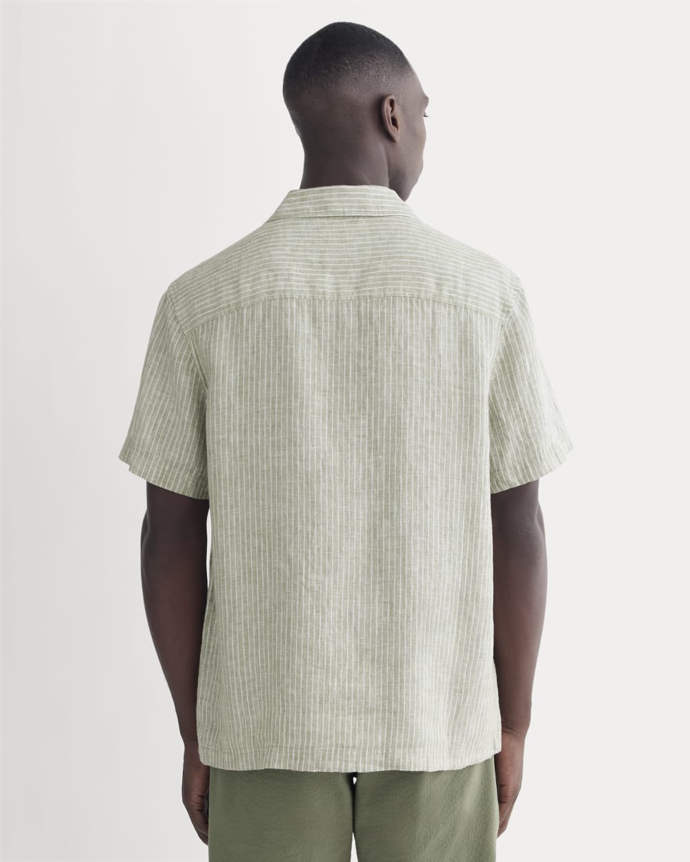 The Resort Shirt in Linen | Oil Green / White – Everlane