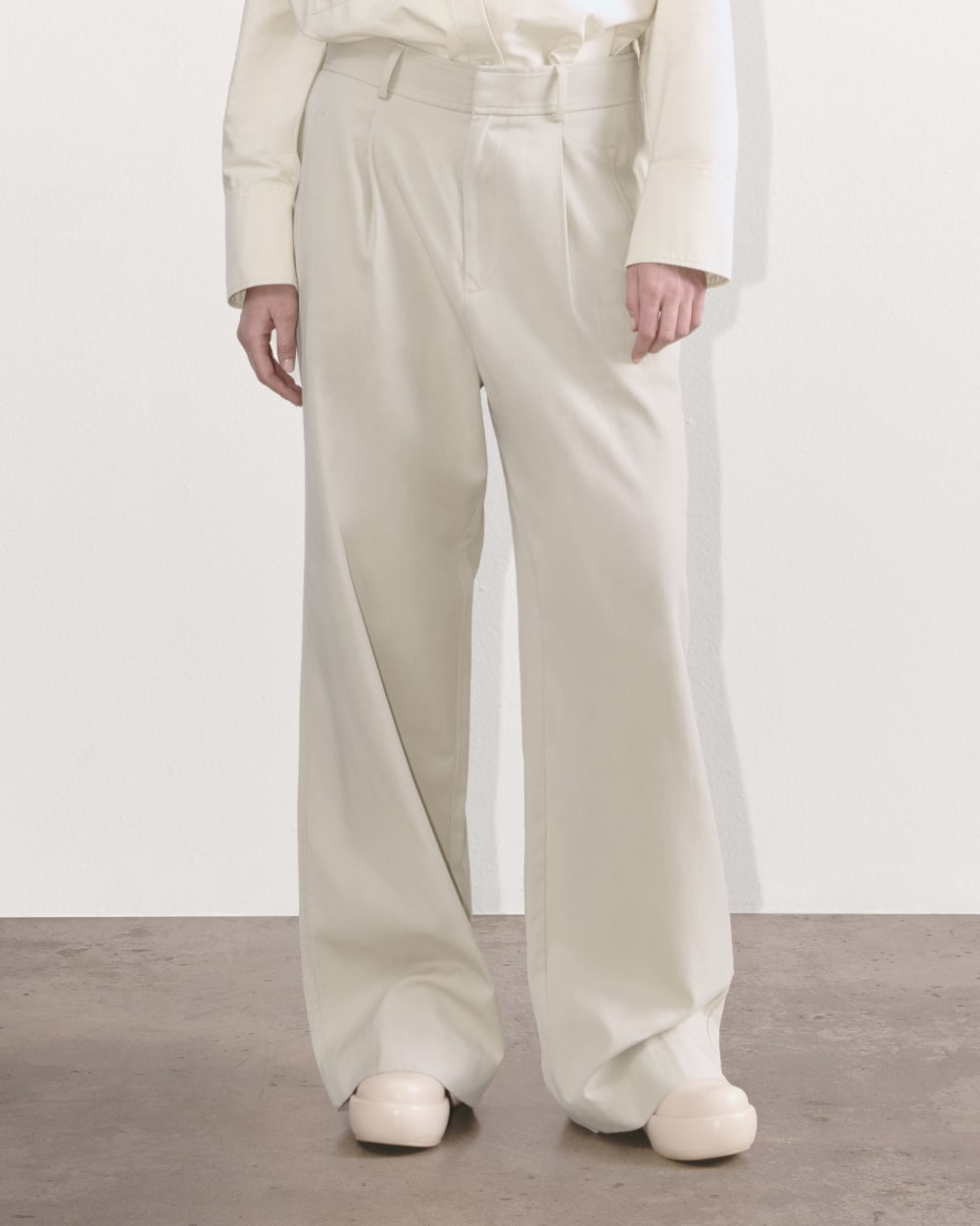 チノパン Palace Trolley Plain Pant Stone The Draper Pleated Pant in Buttersmooth | Sandstone | 32