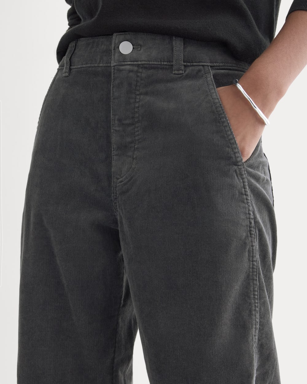 The Utility Barrel in Corduroy | Graphite – Everlane