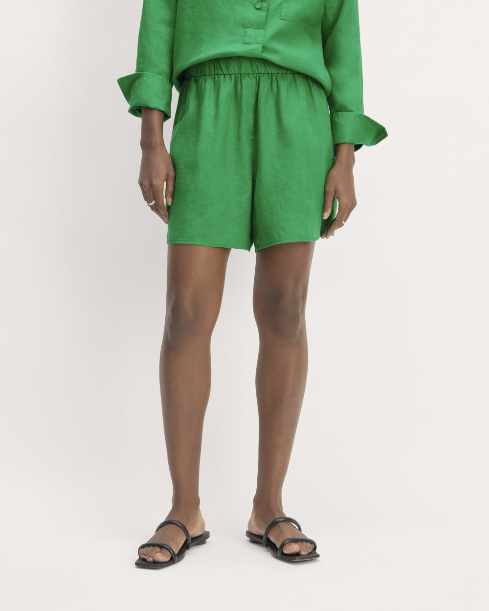 womens-linen-easy-short-grass-green