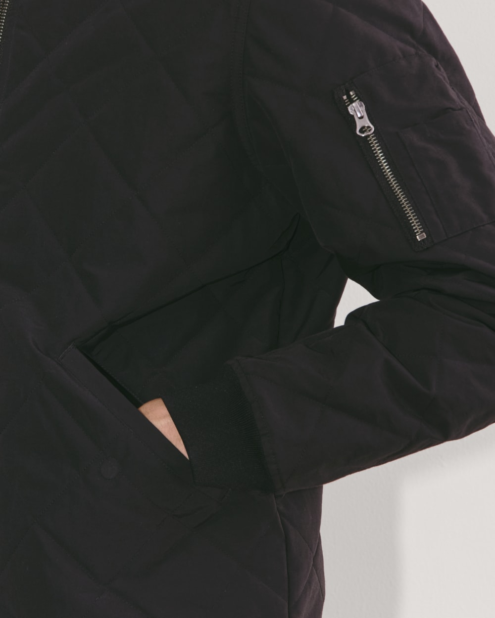 mens-diamond-quilt-bomber-black