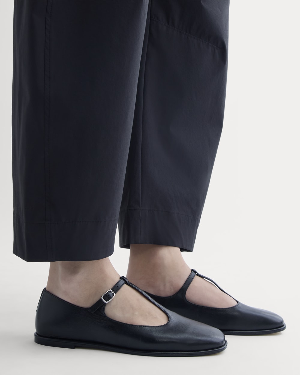 womens-leather-tstrap-sandal-black