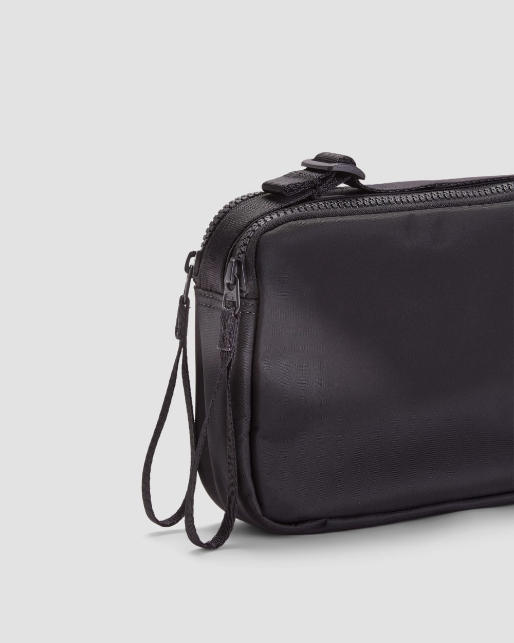 The Recycled Nylon Camera Bag | Black – Everlane