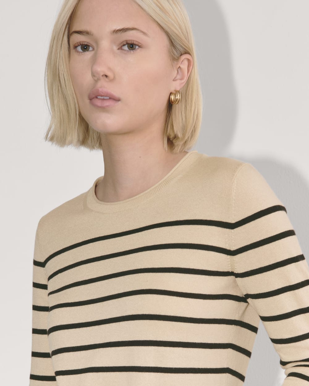 The Crew in Cotton Cashmere | Powder / Black – Everlane