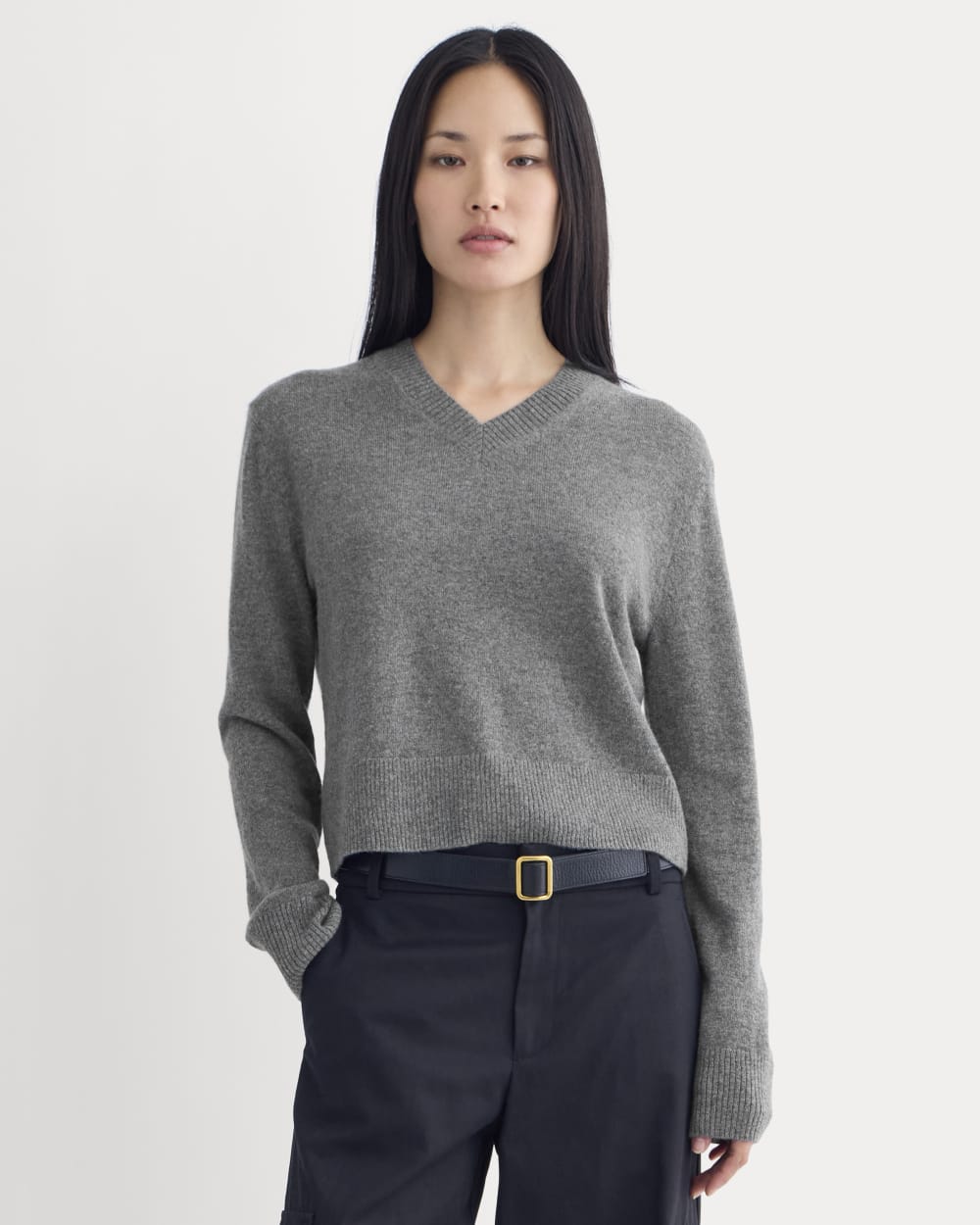 Cashmere Cropped High-V Sweater | Heather Charcoal – Everlane