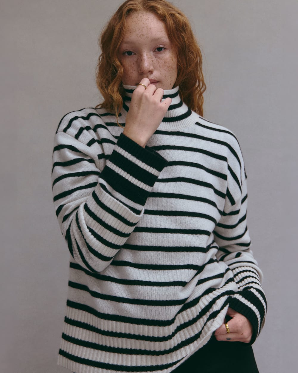 womens-cashmere-boxy-turtleneck-sweater-bone-black | editorial