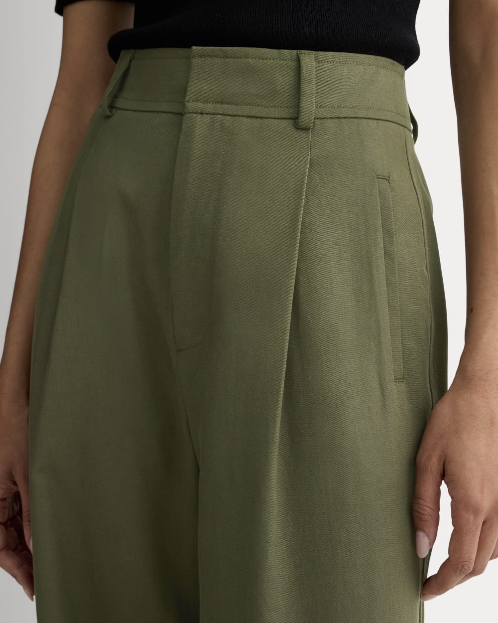 The Draper Pleated Pant in Buttersmooth | Kalamata | 32
