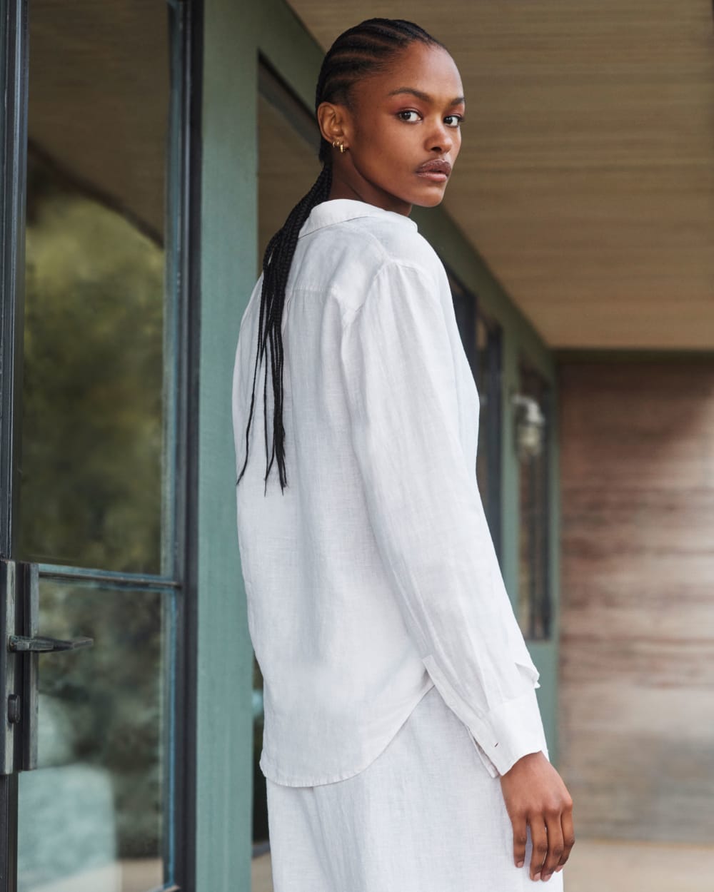 womens-relaxed-linen-shirt-natural-chambray