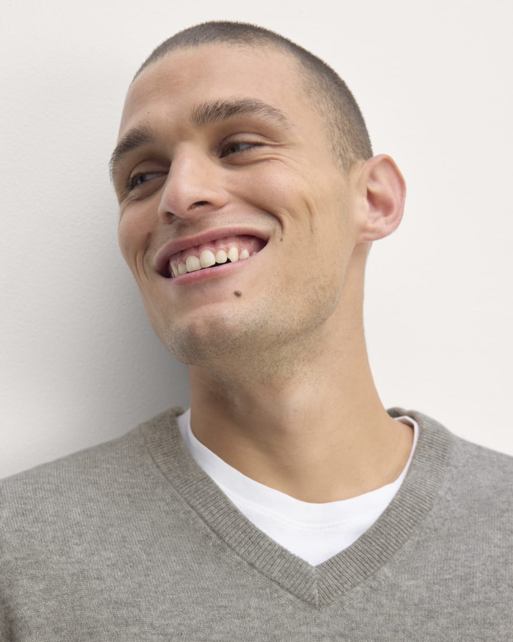 The Cashmere V-Neck Sweater | Light Heather Grey – Everlane