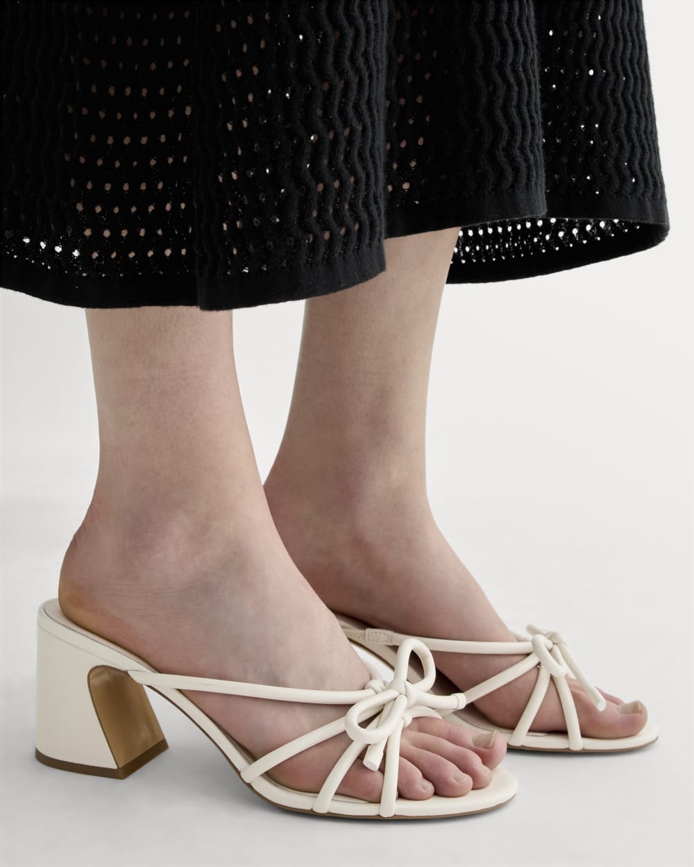 womens-leather-bow-heel-canvas