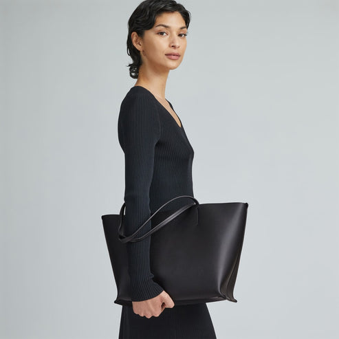 The Luxe Medium Italian Leather Tote | Black  Everlane