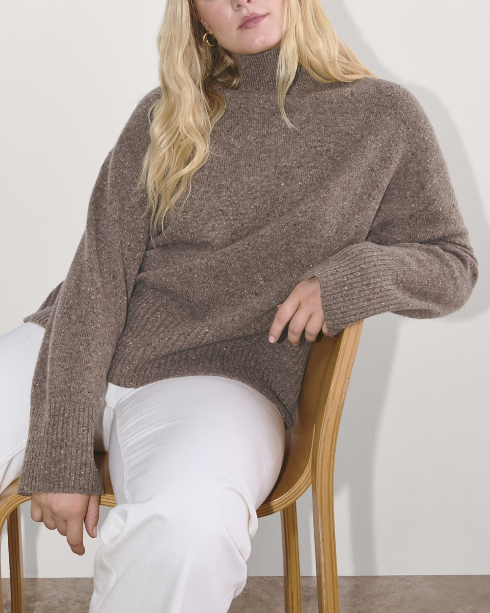 womens-cashmere-boxy-turtleneck-sweater-taupe-brown-donegal
