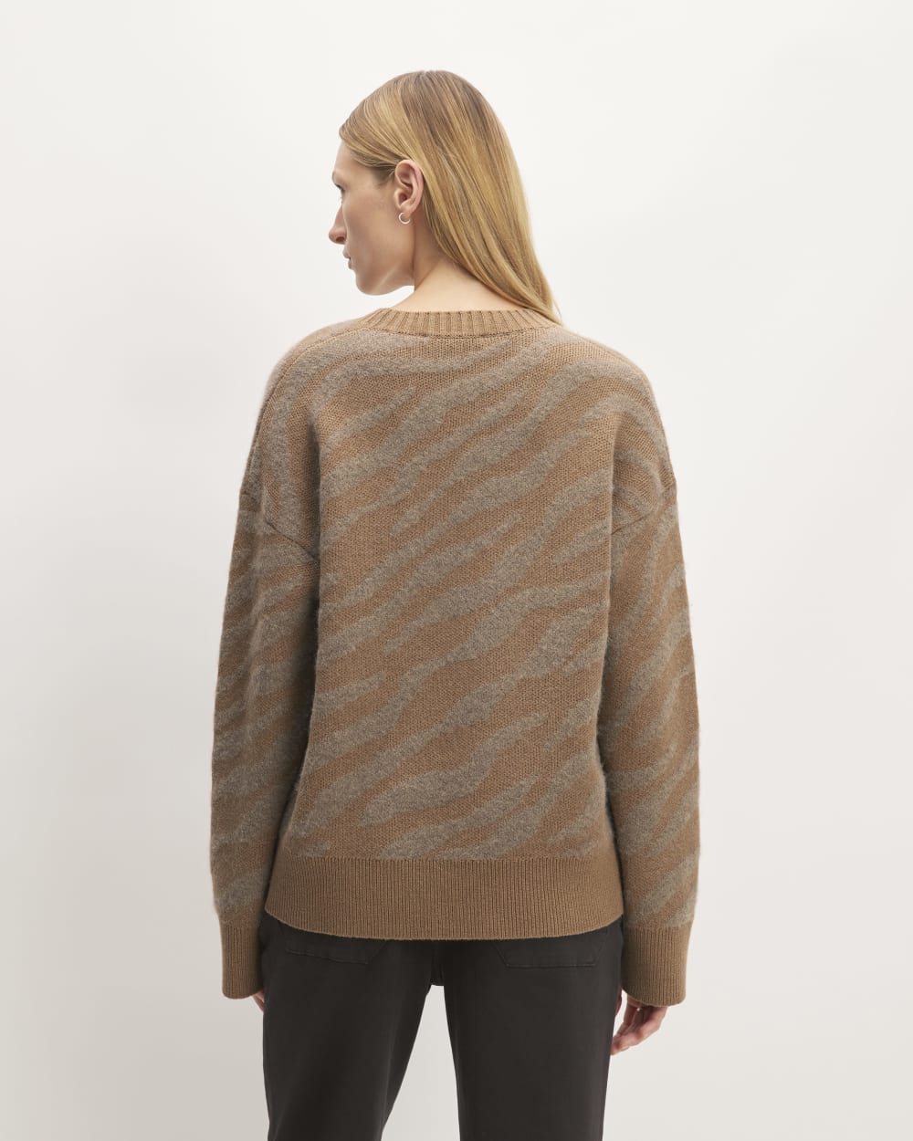 The Alpaca Tiger Jacquard Crewneck | Camel / Medium Brown – Everlane