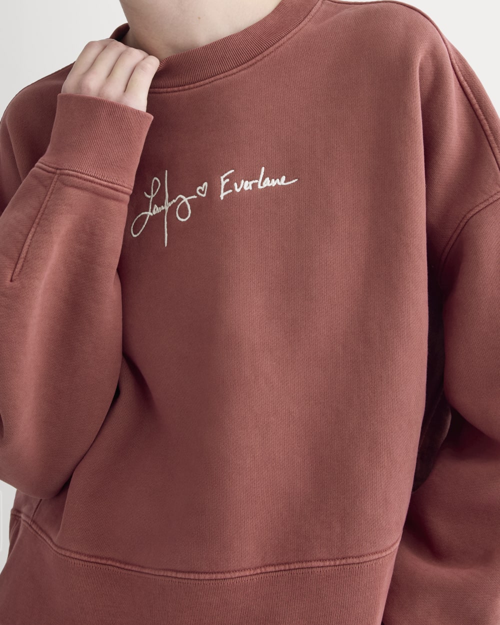everlane-x-laufey-foundation-sweatshirt-dusty-red
