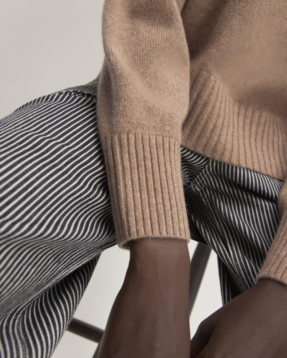 The Boxy Crew in Cashmere | Heathered Woodsmoke – Everlane