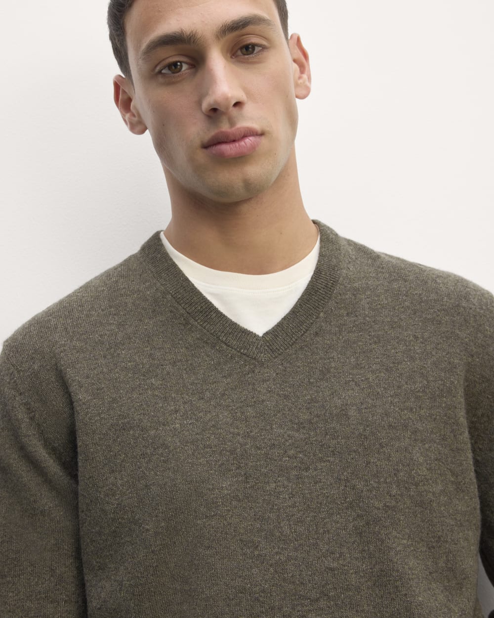 mens-cashmere-vneck-hthr-army-green
