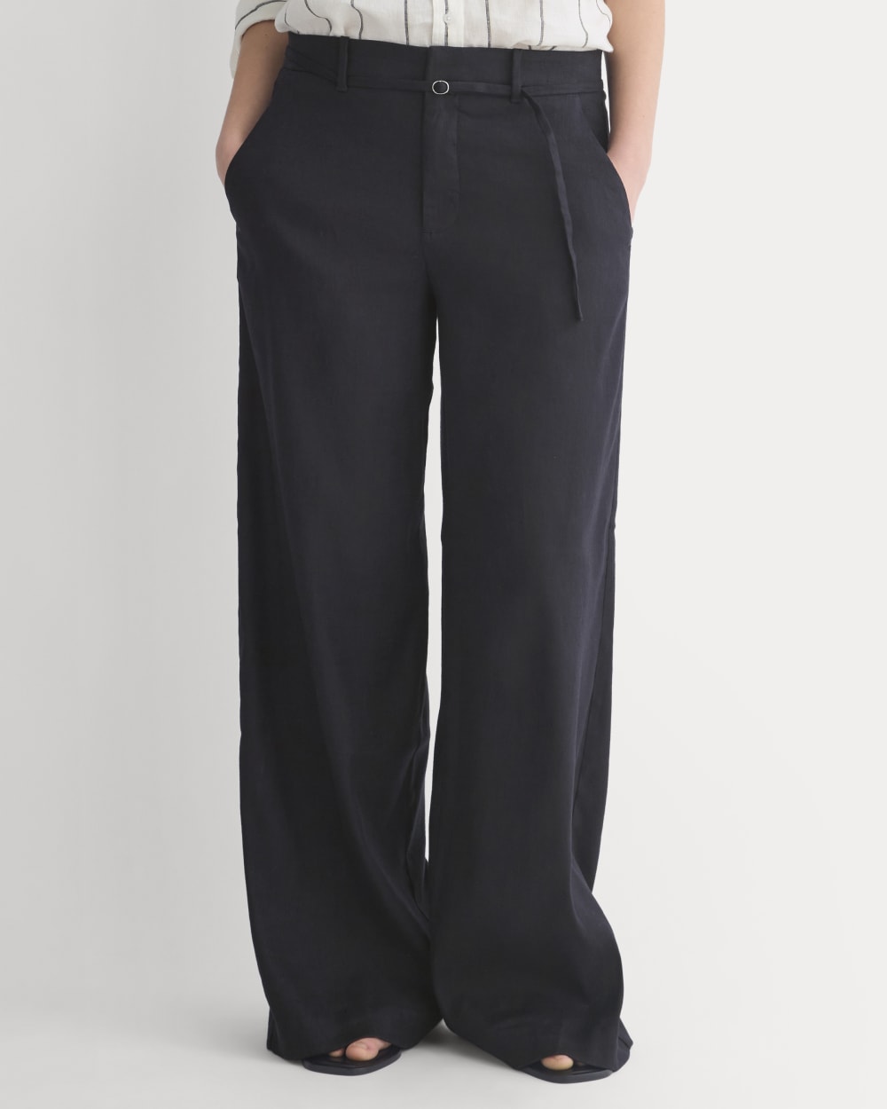 Wide-Leg Belted Pant in Stretch Linen | Black | Regular – Everlane