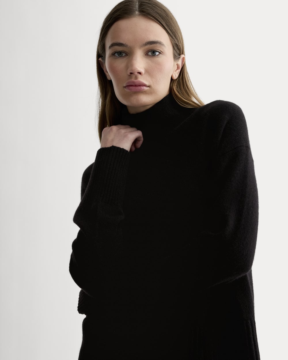 The Boxy Turtleneck in Cashmere | Black – Everlane