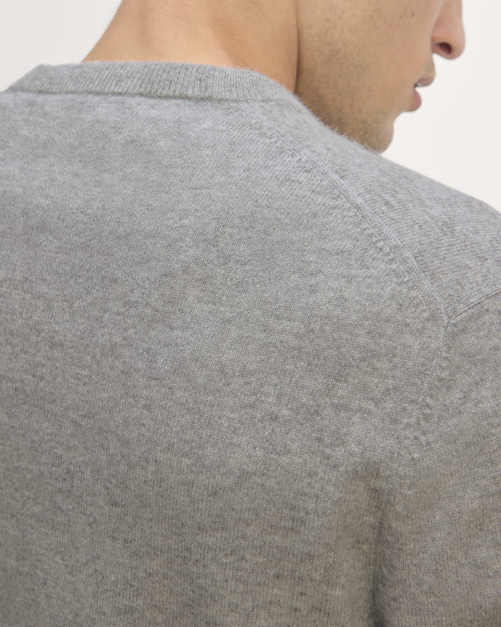 The Cashmere V-Neck Sweater | Light Heather Grey – Everlane