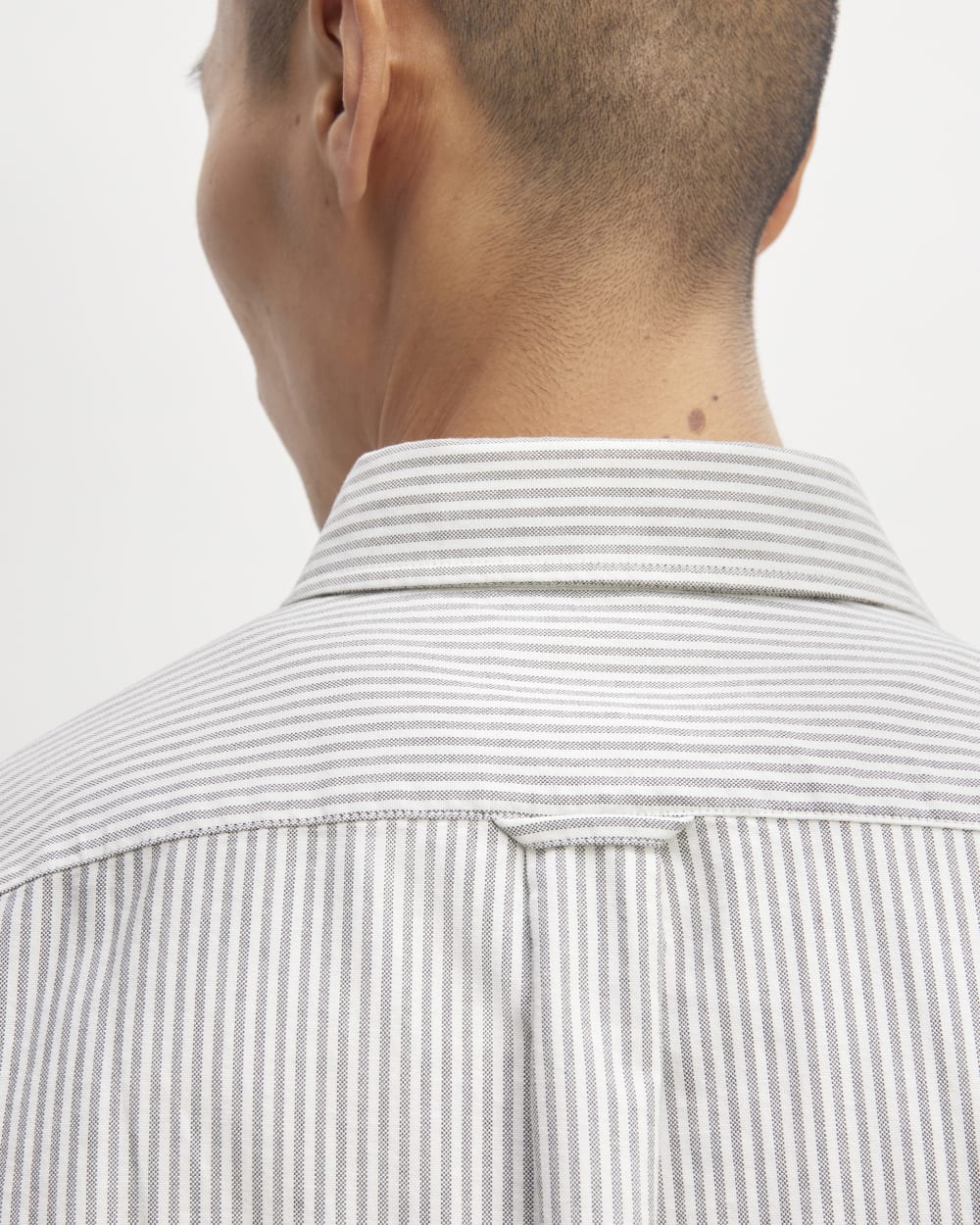 mens-organic-short-sleeve-oxford-shirt-charcoal-white