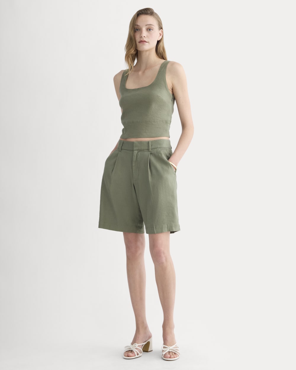 womens-pleated-short-in-stretch-linen-lichen-green | primary