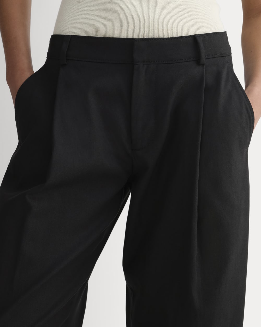 The Low-Rise Chino | Black – Everlane