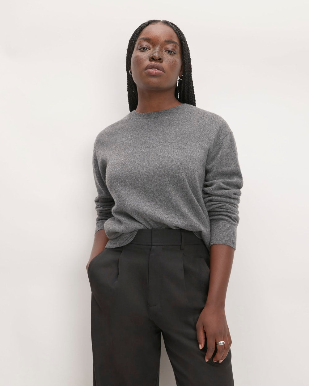 womens-cashmere-classic-crew-sweater-heather-charcoal | primary