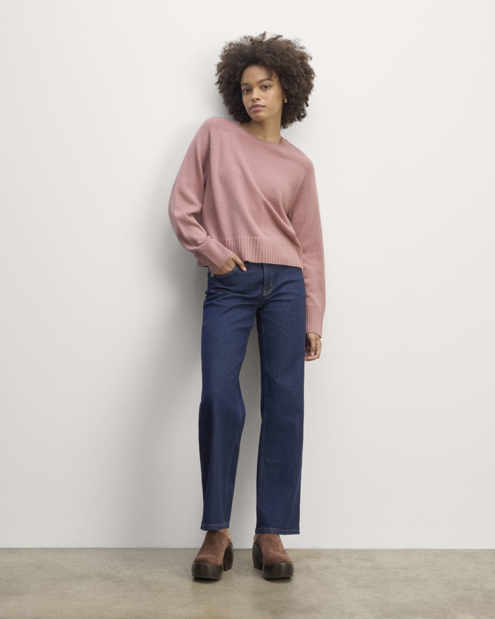 womens-cashmere-boxy-crew-sweater-clay-pink