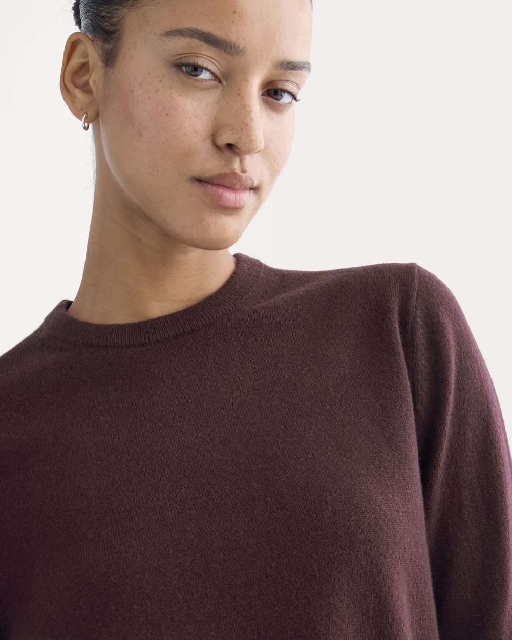 womens-cashmere-slim-crew-sweater-wine