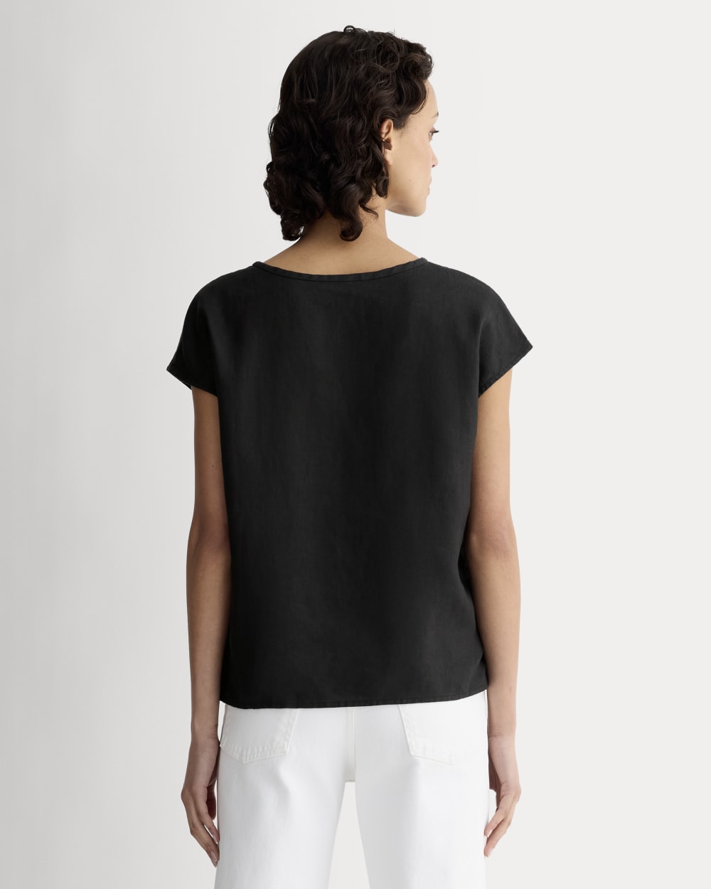 The Muscle Top in Linen | Black – Everlane