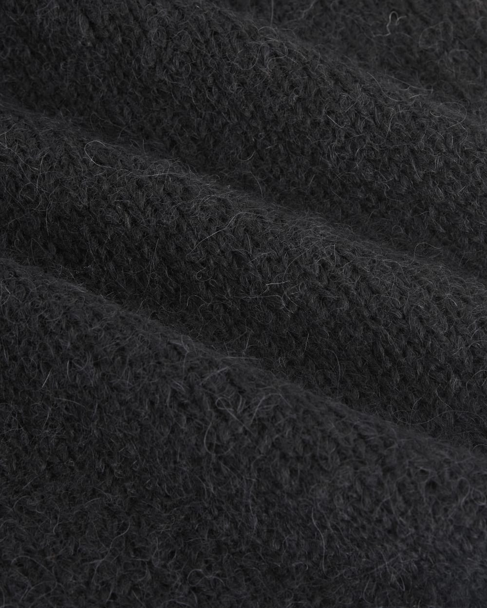 Plush Alpaca Scarf | Black/ Skyway – Everlane