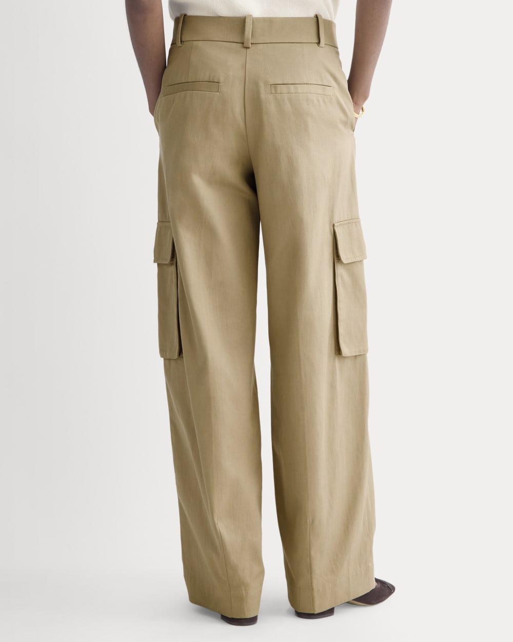Wide-Leg Cargo Trouser in Buttersmooth | Ash Brown – Everlane
