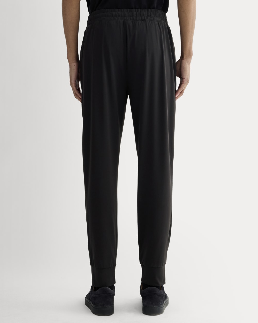 The Off-Duty Tech Jogger | Black – Everlane