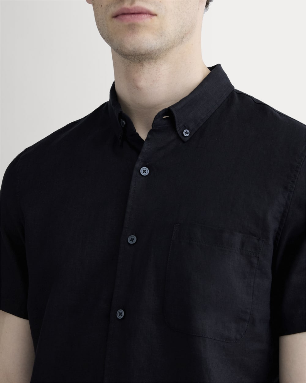 The Classic Short-Sleeve Shirt in Linen | Black Everlane The Classic Short-Sleeve Shirt in Linen | Black Everlane