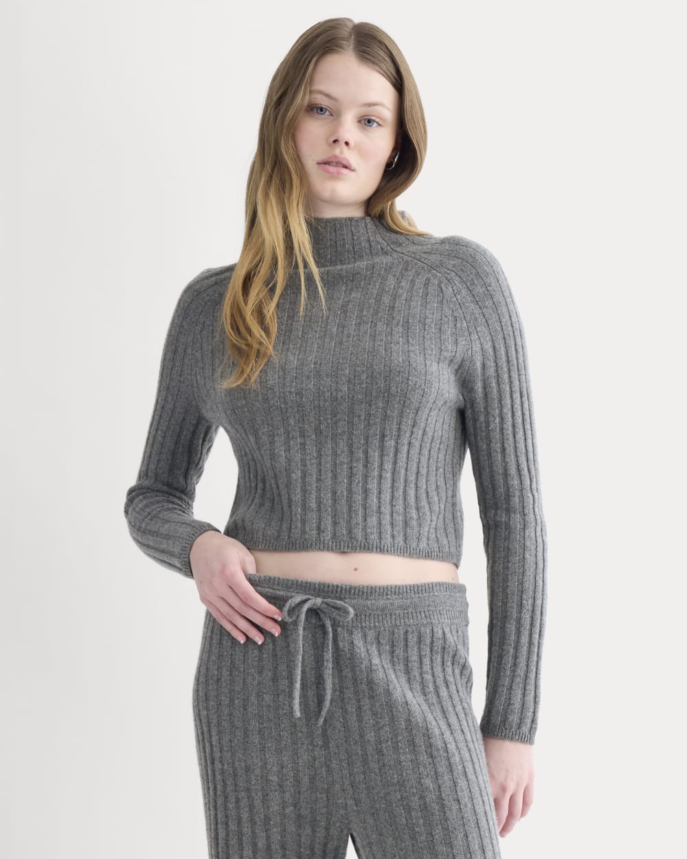 Funnel-Neck Cropped Sweater in Wool Cashmere