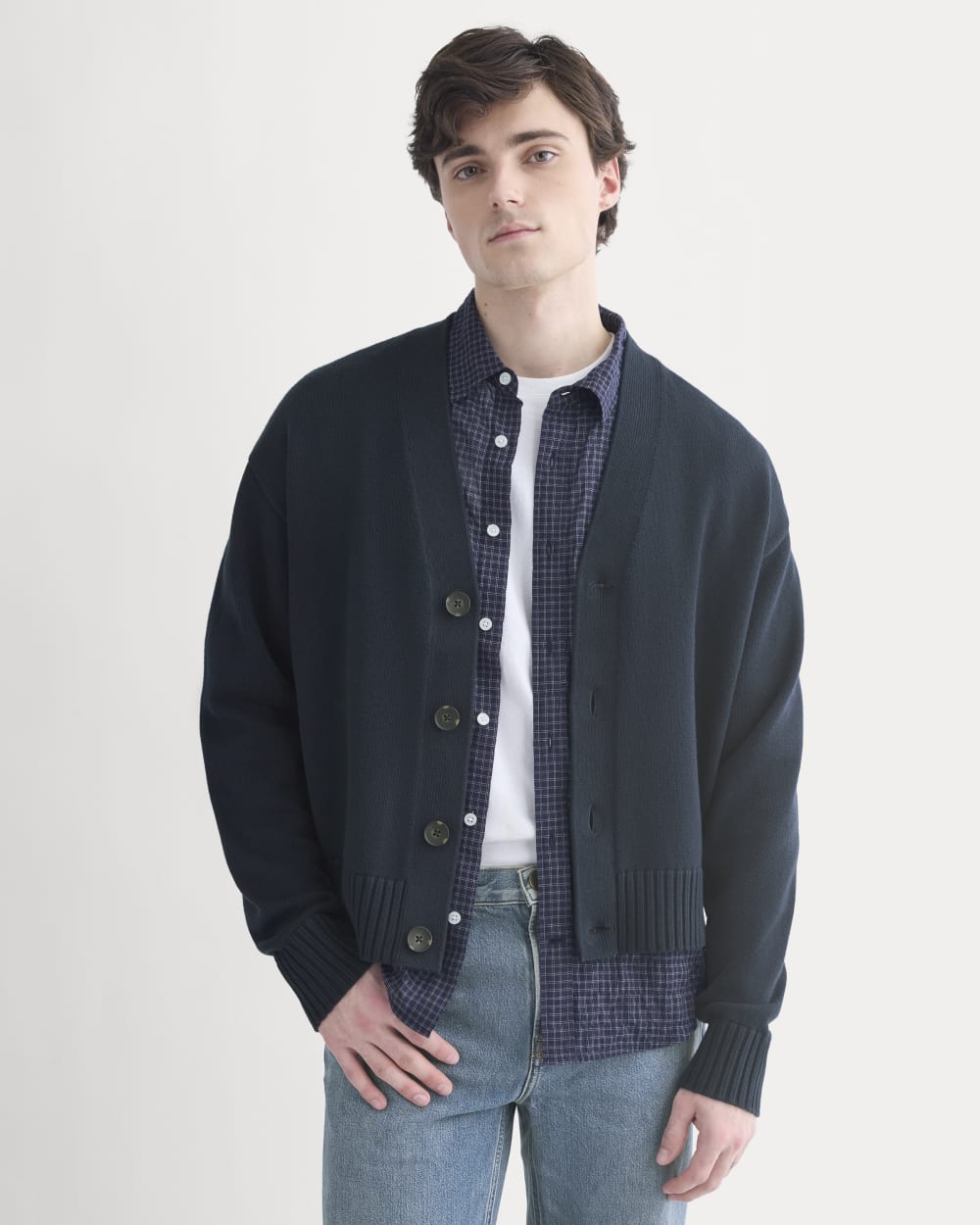 mens-cropped-cardigan-in-everyday-cotton-deep-navy | primary