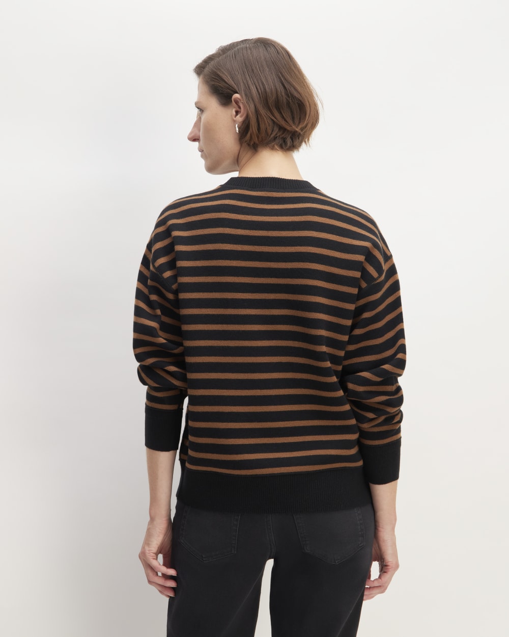 womens-knitted-sweatshirt-black-dark-camel