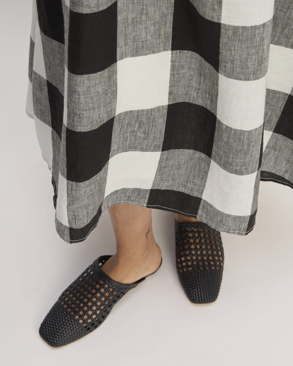 womens-linen-oversized-puff-sleeve-dress-bone-black-check