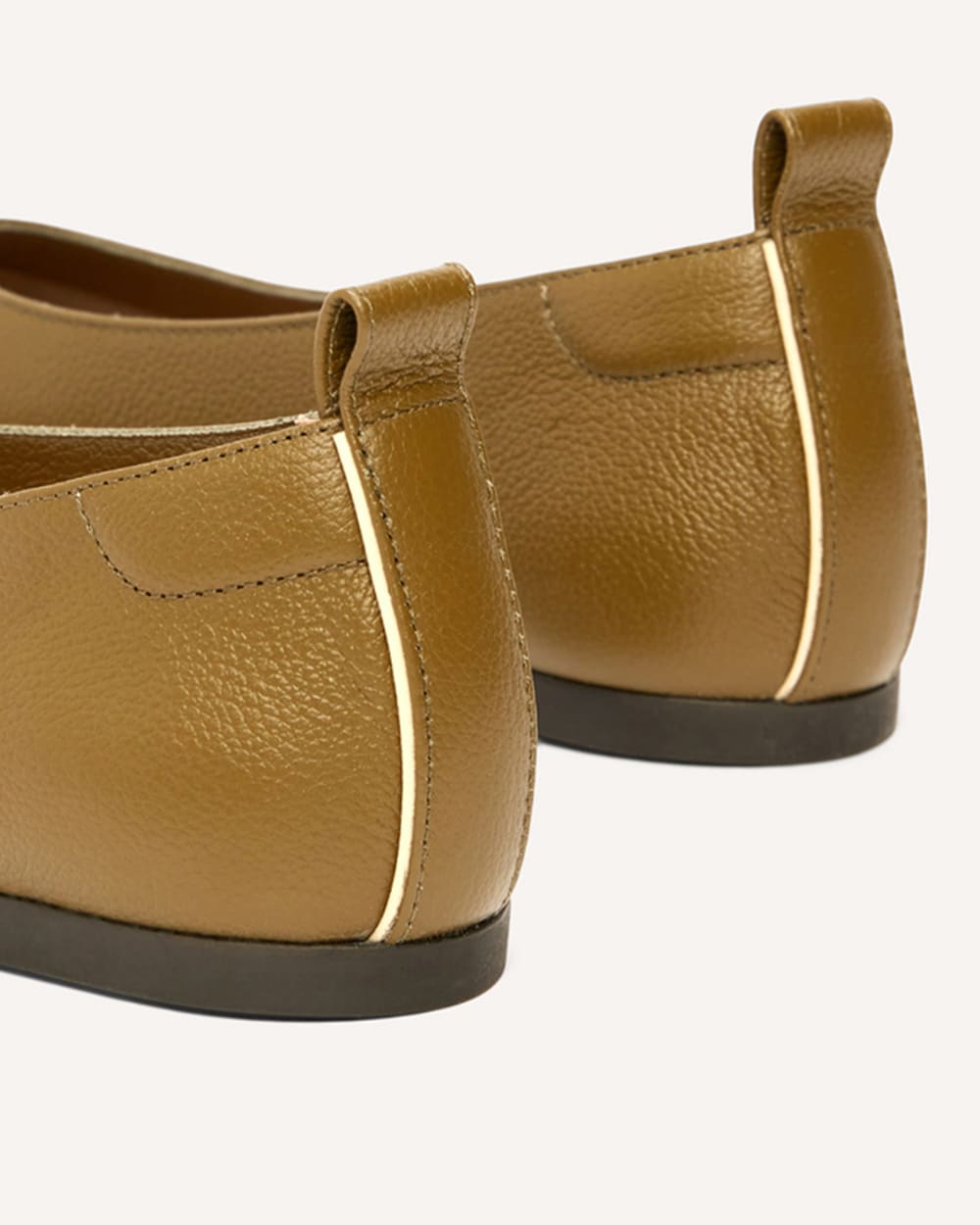 The Day Glove in Narrow Fit | Birch Green – Everlane