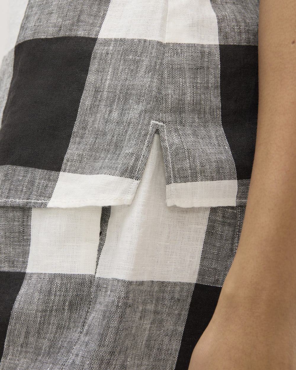 womens-linen-scoop-neck-tank-bone-black-check