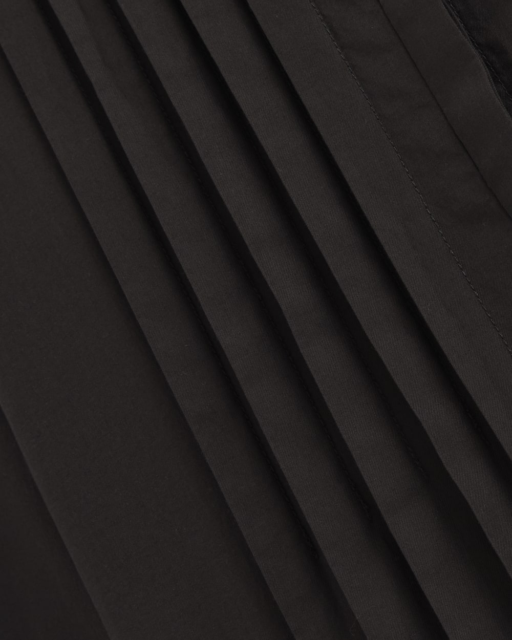 womens-pleated-shirt-in-silky-cotton-black