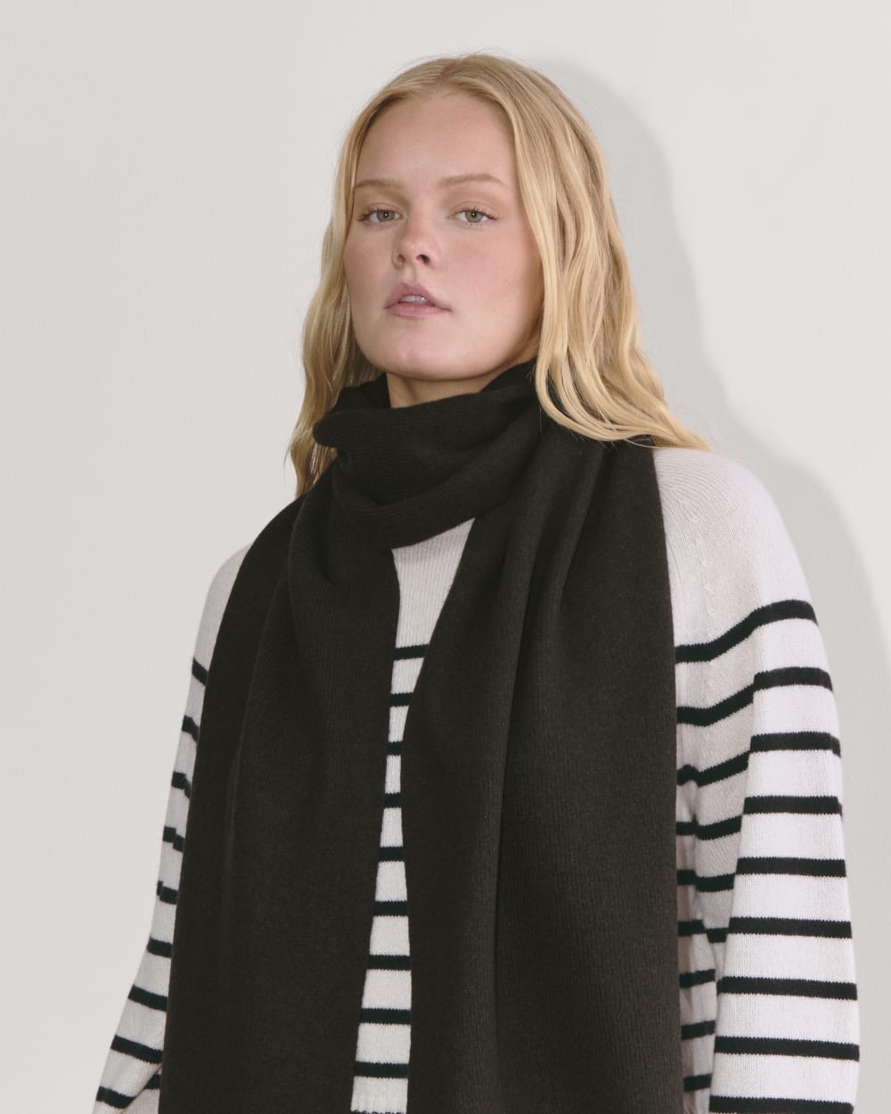 The Cabin Scarf | Black – Everlane