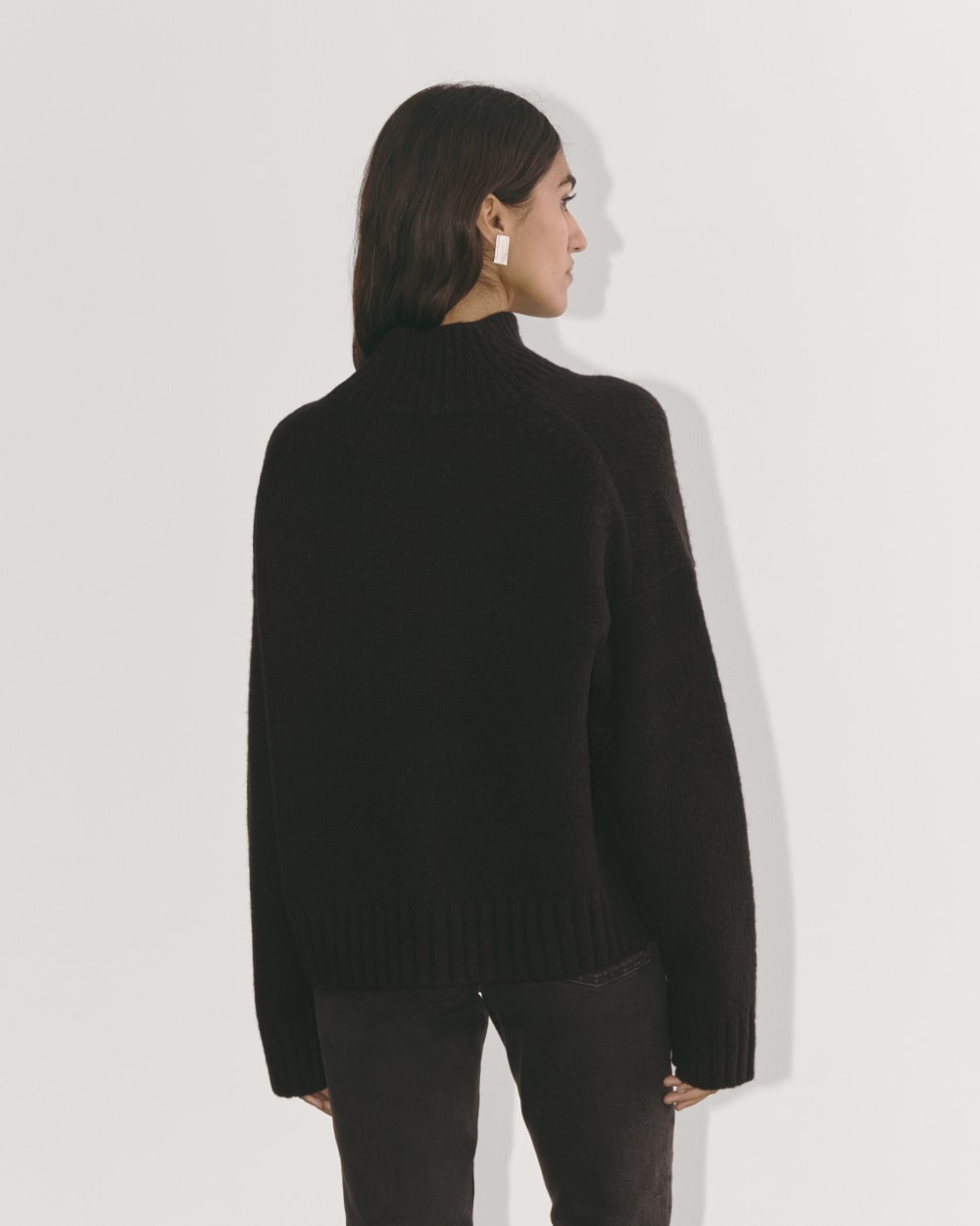 The Cloud Oversized Turtleneck | Black – Everlane