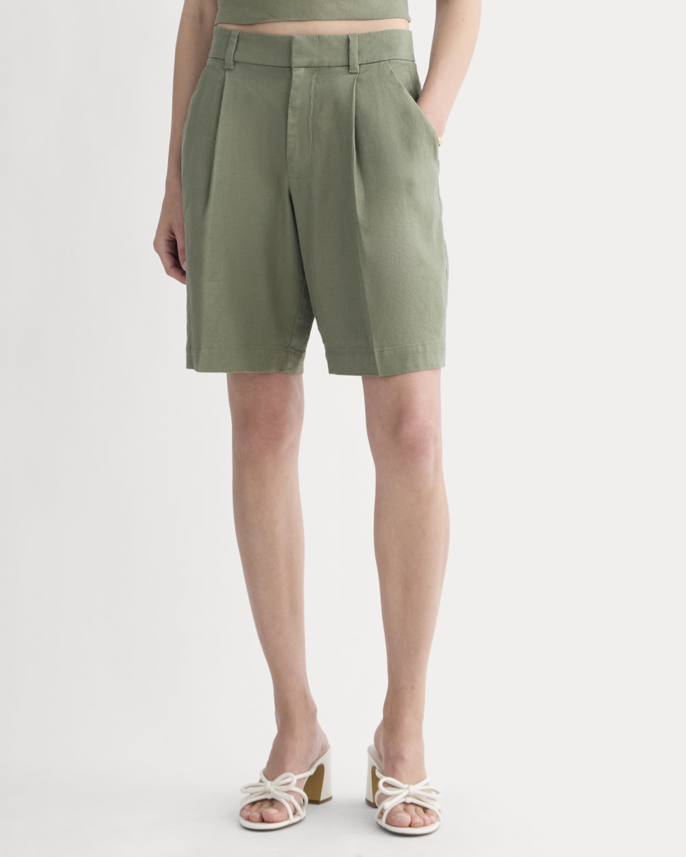womens-pleated-short-in-stretch-linen-lichen-green