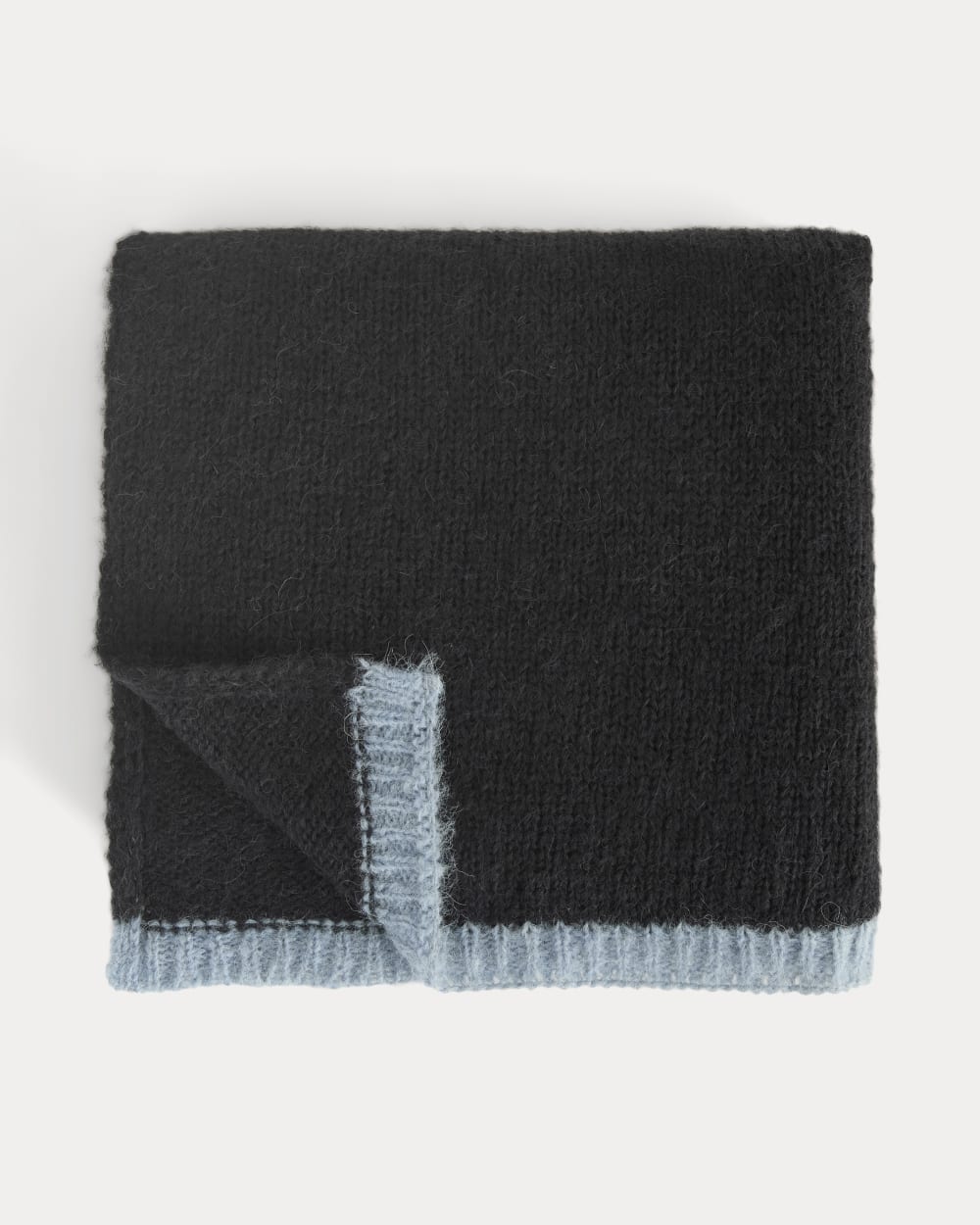Plush Alpaca Scarf | Black/ Skyway – Everlane