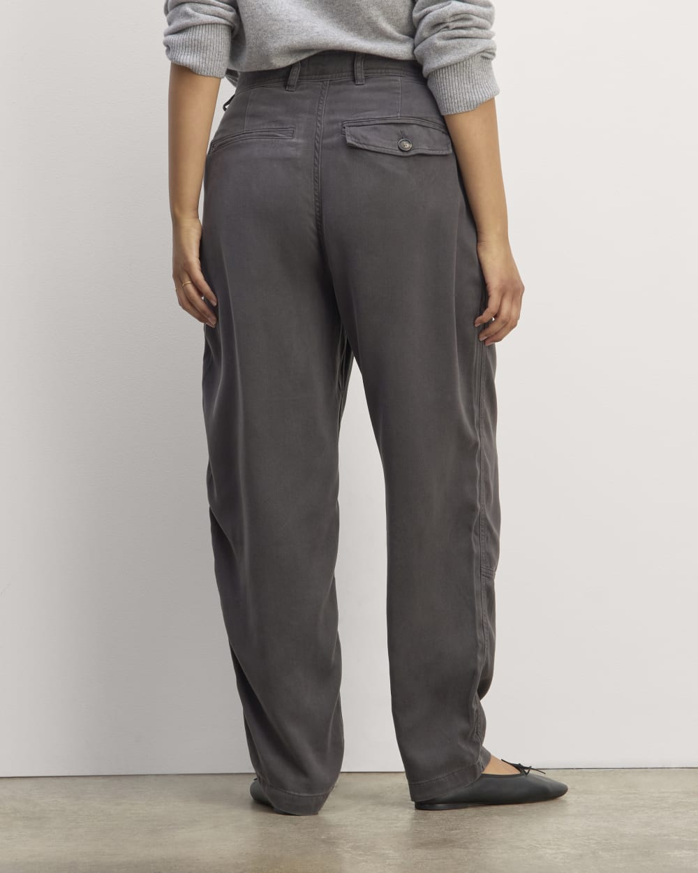 The Chino in Buttersoft | Graphite – Everlane