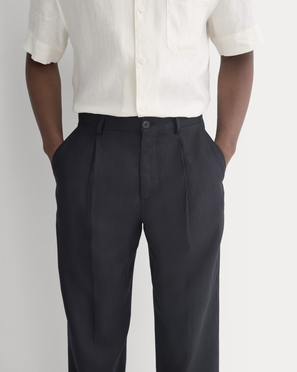 Soyeux Linen Pleated Trouser | Black – Everlane
